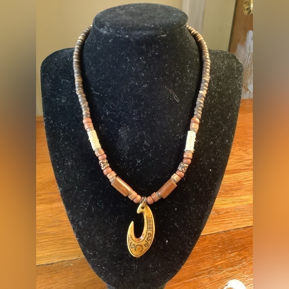 Vintage Beaded Necklace with Pendant 18”